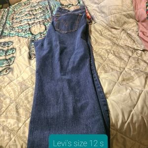 Levis